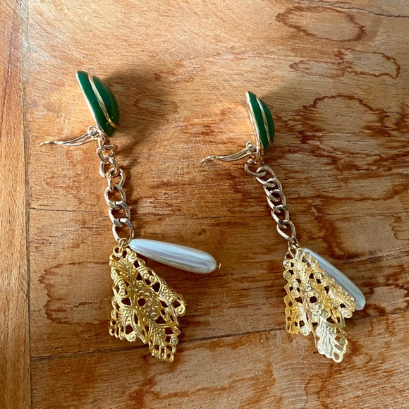 Redesigned Nina Ricci green and gold toned clip on dangling earrings - Picture 9 of 12